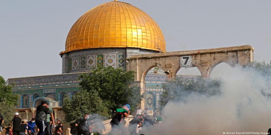 Israeli Police Raid Sacred al-Aqsa Mosque during Ramadan, Wound 158 Palestinians